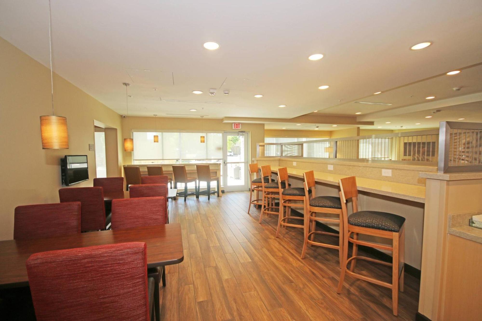 Towneplace Suites By Marriott Charleston-North Charleston Exterior photo